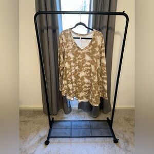 Tie-Dye V-Neck Long Sleeve Top